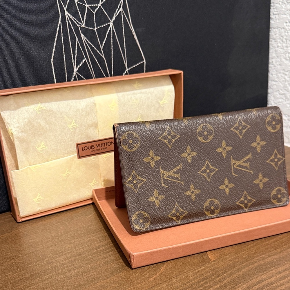 AUTHENTIC Louis Vuitton Brown and Gold Monogram Wallet